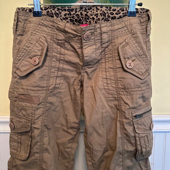 Almost Famous low rise Y2K Cargo Pants Size 1 Khaki Cotton With Leopard Print - Picture 2 of 8